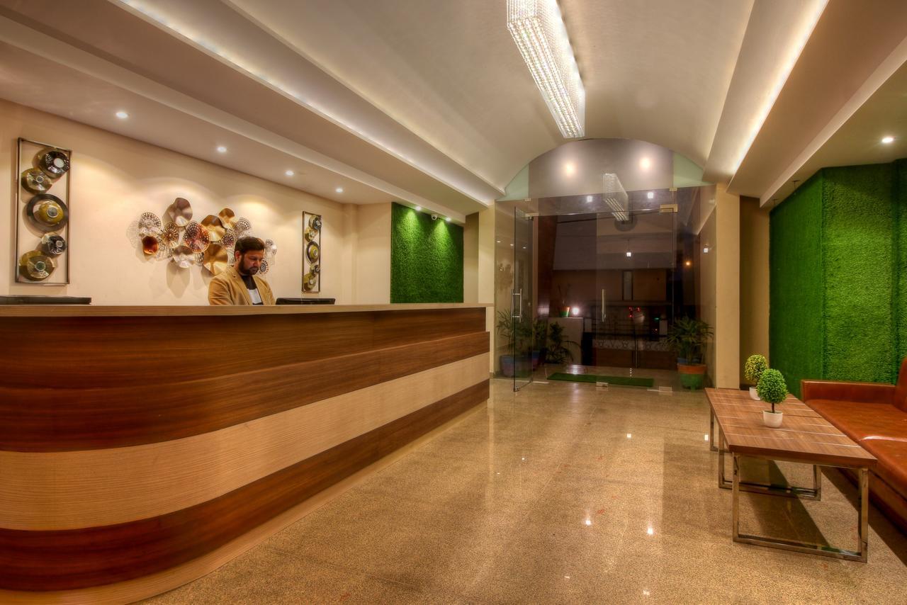 Atithi Suites - An Ahg Hotel Greater Noida Eksteriør billede